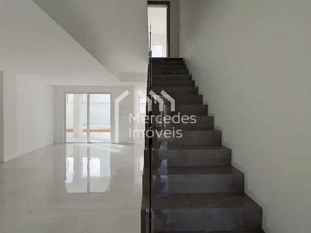Sobrado com 162m² 3 quartos e 4 banheiros, à venda, no bairro São João em Itajaí