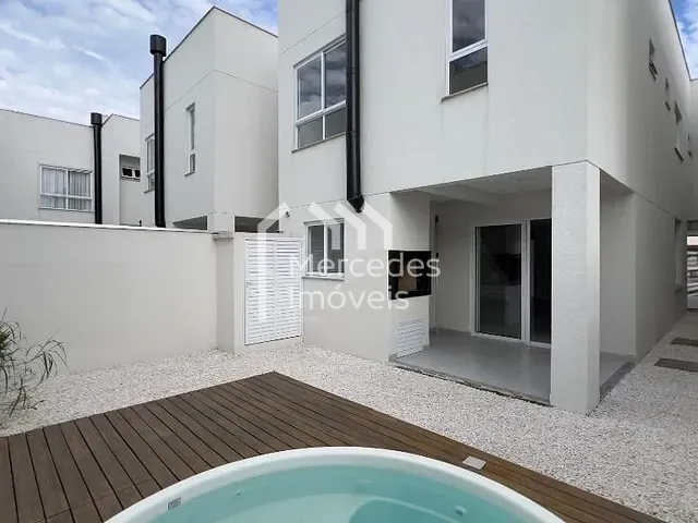 Sobrado com 162m² 3 quartos e 4 banheiros, à venda, no bairro São João em Itajaí