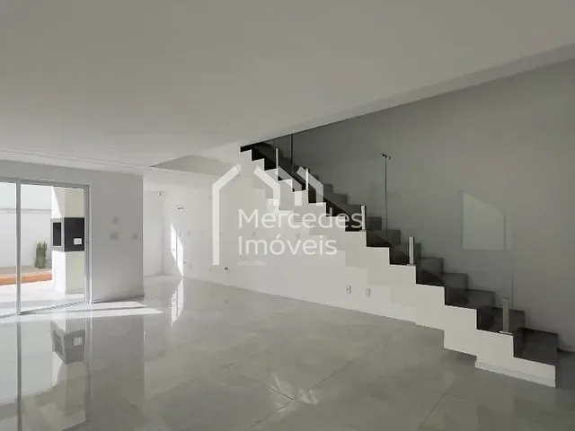 Sobrado com 162m² 3 quartos e 4 banheiros, à venda, no bairro São João em Itajaí