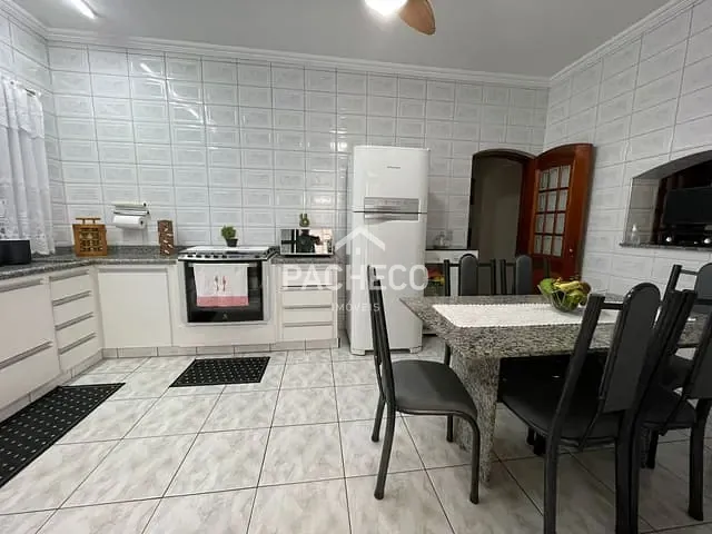Sobrado com 300m² 3 quartos e 3 banheiros, à venda, no bairro Antônio Zanaga II em Americana