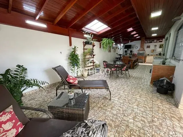 Sobrado com 300m² 3 quartos e 3 banheiros, à venda, no bairro Antônio Zanaga II em Americana