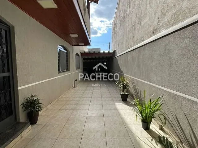 Sobrado com 300m² 3 quartos e 3 banheiros, à venda, no bairro Antônio Zanaga II em Americana