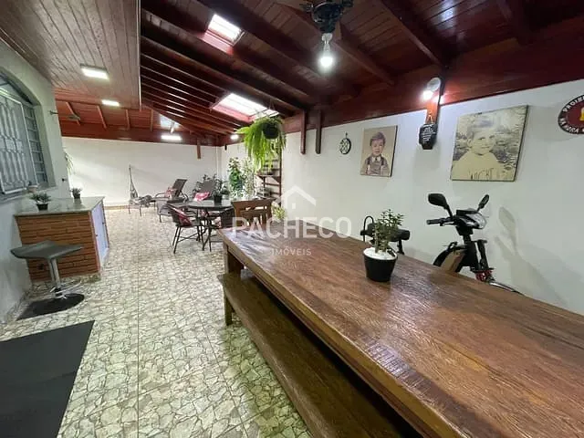 Sobrado com 300m² 3 quartos e 3 banheiros, à venda, no bairro Antônio Zanaga II em Americana