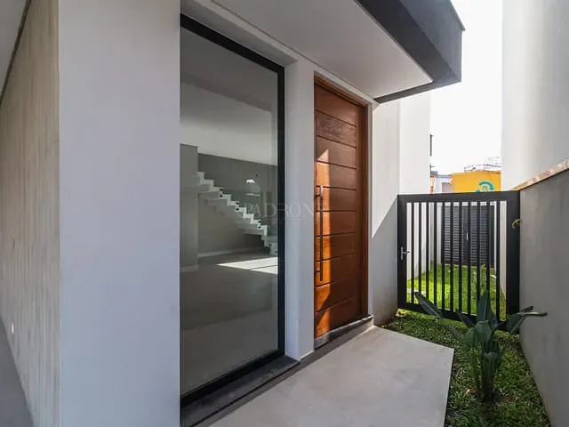 Sobrado com 158m², à venda, no bairro Santa Cândida em Curitiba