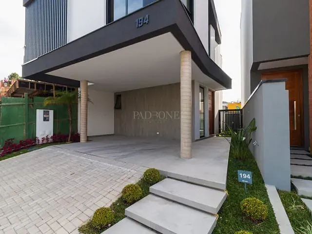 Sobrado com 158m², à venda, no bairro Santa Cândida em Curitiba