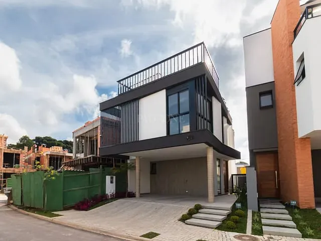 Sobrado com 158m², à venda, no bairro Santa Cândida em Curitiba