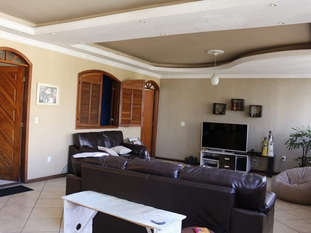 Casa com 320m², para alugar, no bairro Itatiaia em Belo Horizonte