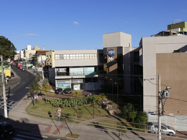 Casa com 320m², para alugar, no bairro Itatiaia em Belo Horizonte