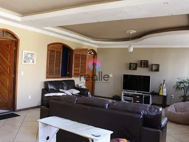Casa com 320m², para alugar, no bairro Itatiaia em Belo Horizonte