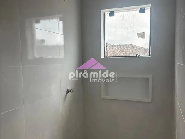 Sobrado com 77m² 2 quartos e 4 banheiros, à venda, no bairro Massaguaçu em Caraguatatuba