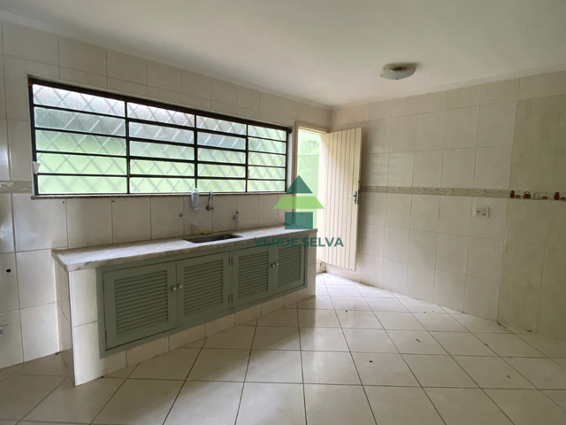 Sobrado com 180m² 3 quartos e 3 banheiros, para alugar, no bairro Cidade Satélite em Atibaia