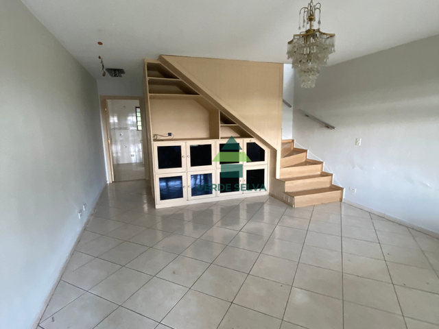 Sobrado com 180m² 3 quartos e 3 banheiros, para alugar, no bairro Cidade Satélite em Atibaia