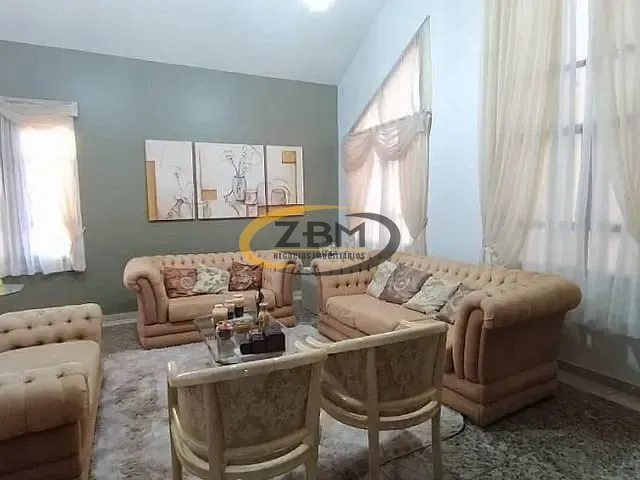 Sobrado com 638m² 4 quartos e 5 banheiros, à venda, no bairro Tucano em Londrina