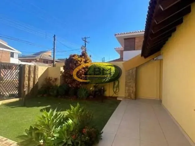 Sobrado com 638m² 4 quartos e 5 banheiros, à venda, no bairro Tucano em Londrina