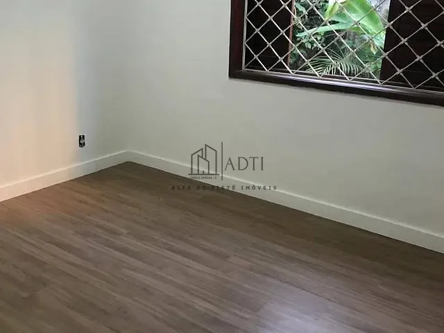 Casa 2 quartos e 2 banheiros, à venda, no bairro Vila Oliveira em Mogi das Cruzes