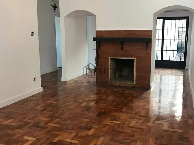 Casa 2 quartos e 2 banheiros, à venda, no bairro Vila Oliveira em Mogi das Cruzes