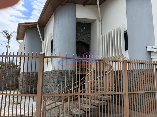 Sobrado 3 quartos e 6 banheiros, à venda, no bairro Parque Itamarati em Jacareí