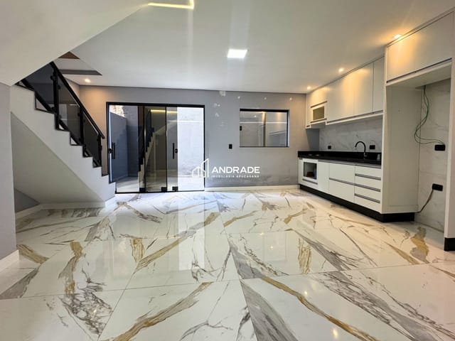 Sobrado com 253m² 3 quartos e 3 banheiros, à venda ou para alugar, no bairro Centro em Apucarana