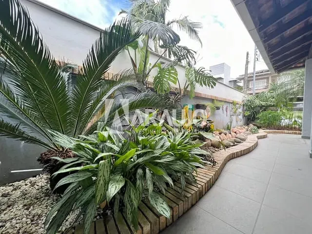 Sobrado com 496m² 5 quartos e 4 banheiros, à venda, no bairro Praia dos Amores em Balneário Camboriú