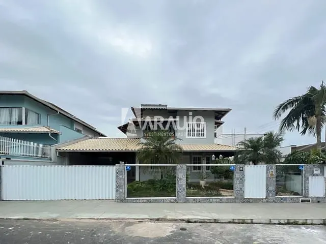 Sobrado com 496m² 5 quartos e 4 banheiros, à venda, no bairro Praia dos Amores em Balneário Camboriú