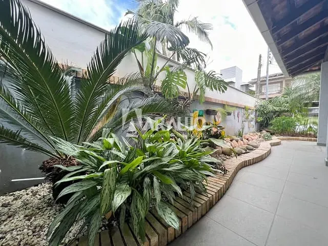 Sobrado com 496m² 5 quartos e 4 banheiros, à venda, no bairro Praia dos Amores em Balneário Camboriú