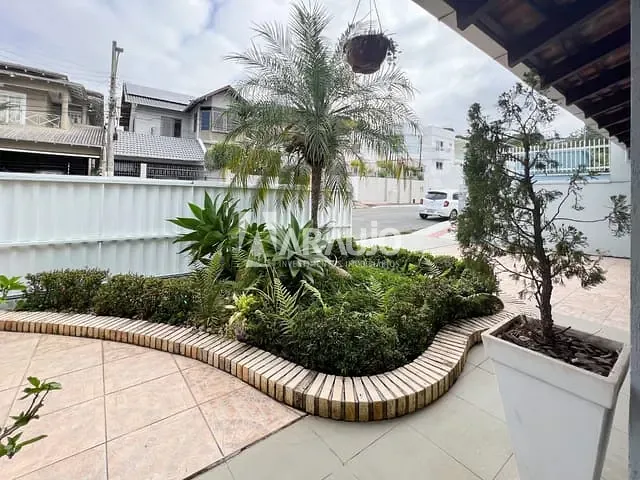 Sobrado com 496m² 5 quartos e 4 banheiros, à venda, no bairro Praia dos Amores em Balneário Camboriú