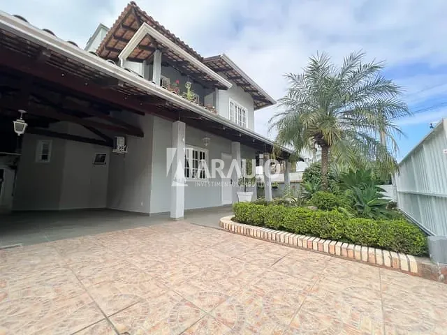 Sobrado com 496m² 5 quartos e 4 banheiros, à venda, no bairro Praia dos Amores em Balneário Camboriú