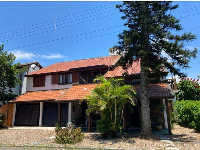 Sobrado com 300m² 3 quartos e 2 banheiros, à venda, no bairro Praia do Quilombo em Penha