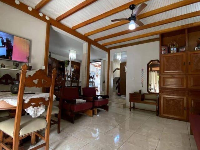 Sobrado com 300m² 3 quartos e 2 banheiros, à venda, no bairro Praia do Quilombo em Penha