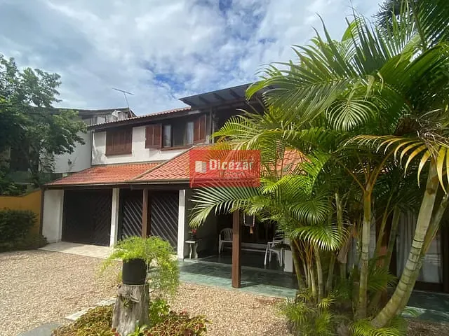 Sobrado com 300m² 3 quartos e 2 banheiros, à venda, no bairro Praia do Quilombo em Penha