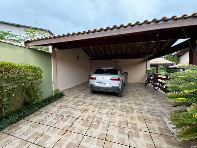 Sobrado com 500m² 3 quartos e 4 banheiros, à venda, no bairro Residencial Mombaça I em Pindamonhangaba