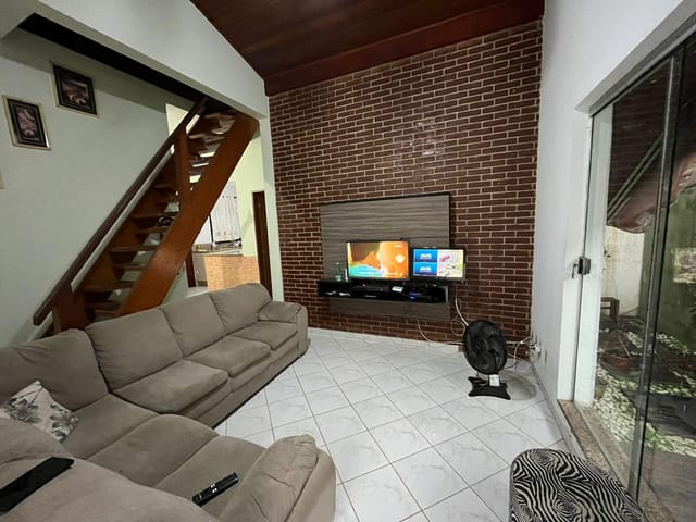 Sobrado com 500m² 3 quartos e 4 banheiros, à venda, no bairro Residencial Mombaça I em Pindamonhangaba
