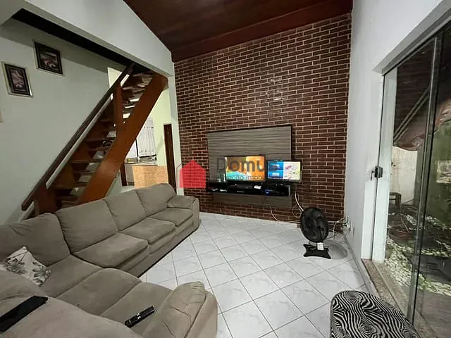 Sobrado com 500m² 3 quartos e 4 banheiros, à venda, no bairro Residencial Mombaça I em Pindamonhangaba