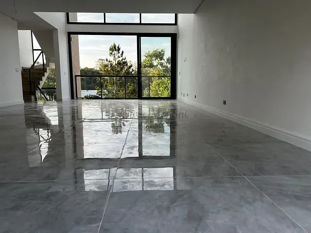 Sobrado com 380m² 3 quartos e 4 banheiros, à venda, no bairro Jardim Caiapiá em Cotia