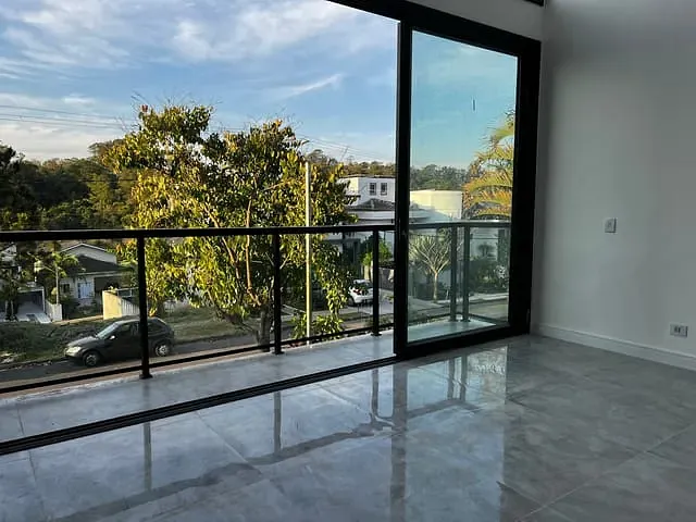 Sobrado com 380m² 3 quartos e 4 banheiros, à venda, no bairro Jardim Caiapiá em Cotia