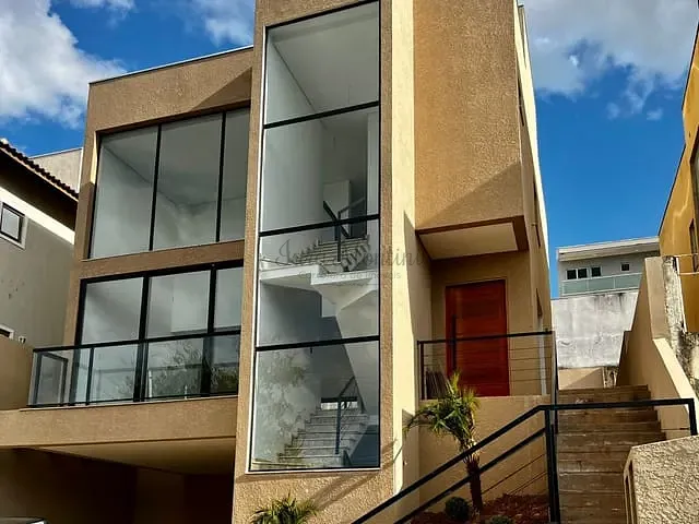 Sobrado com 380m² 3 quartos e 4 banheiros, à venda, no bairro Jardim Caiapiá em Cotia