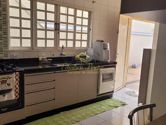 Sobrado com 450m² 4 quartos e 3 banheiros, à venda, no bairro Colúmbia em Londrina
