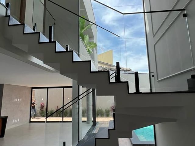Sobrado com 371m² 5 quartos e 5 banheiros, à venda, no bairro Jardins Madri em Goiânia