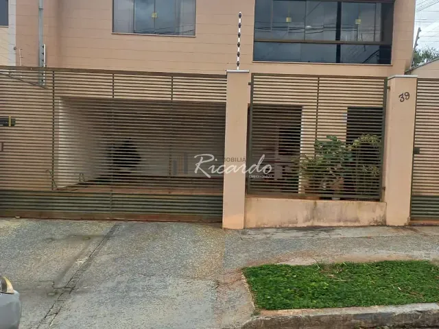 Sobrado com 125m² 2 quartos e 1 banheiro, à venda, no bairro Vila São Vicente em Arapongas