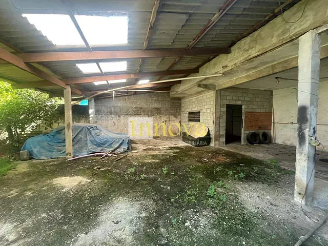 Sobrado com 598m² 6 quartos e 4 banheiros, à venda, no bairro Caputera em Caraguatatuba