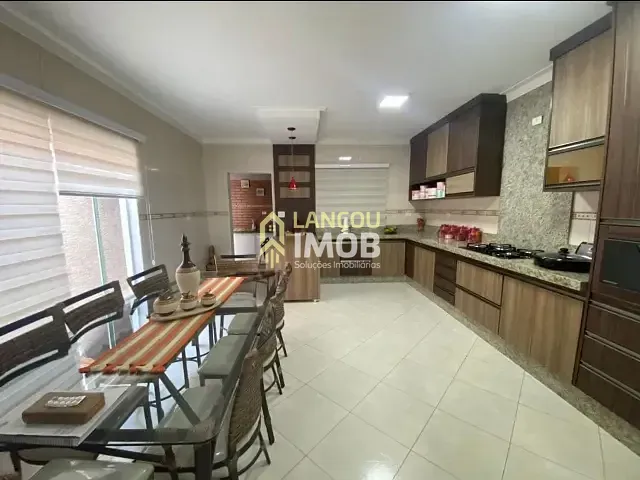 Sobrado com 210m² 3 quartos e 3 banheiros, à venda, no bairro Parque Almerinda Pereira Chaves em Jundiaí