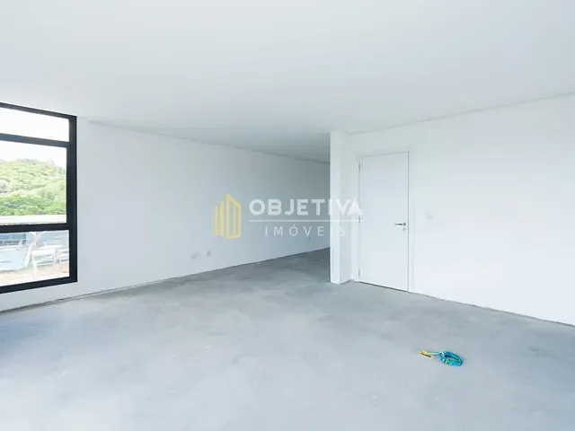 Casa com 500m² 3 quartos e 4 banheiros, à venda, no bairro Vila Nova em Porto Alegre