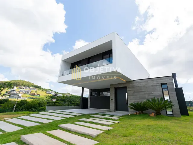 Casa com 500m² 3 quartos e 4 banheiros, à venda, no bairro Vila Nova em Porto Alegre