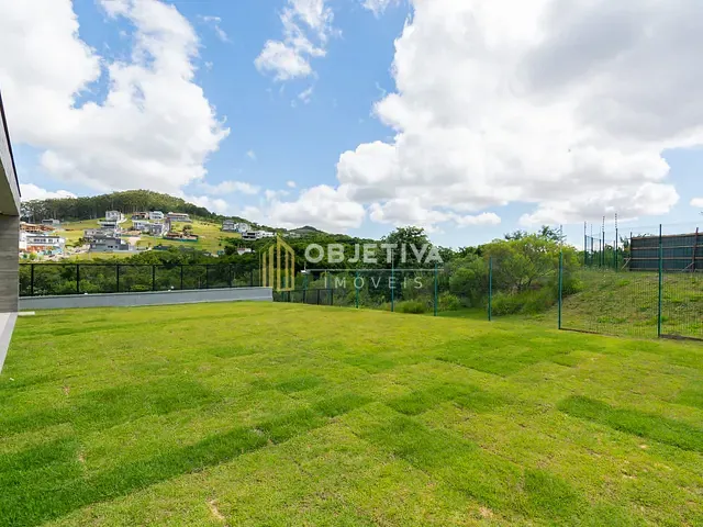 Casa com 500m² 3 quartos e 4 banheiros, à venda, no bairro Vila Nova em Porto Alegre