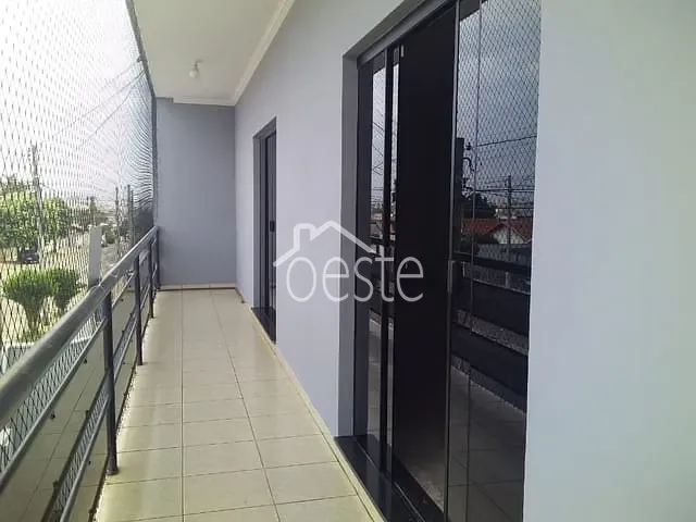 Sobrado com 250m² 4 quartos e 1 banheiro, para alugar, no bairro Jardim São Francisco em Santa Bárbara D'Oeste