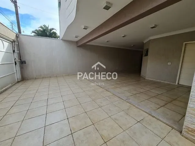 Sobrado com 300m² 3 quartos e 3 banheiros, à venda, no bairro Jardim Dona Regina em Santa Bárbara D'Oeste