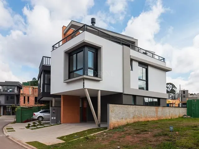 Casa com 167m², à venda, no bairro Santa Cândida em Curitiba