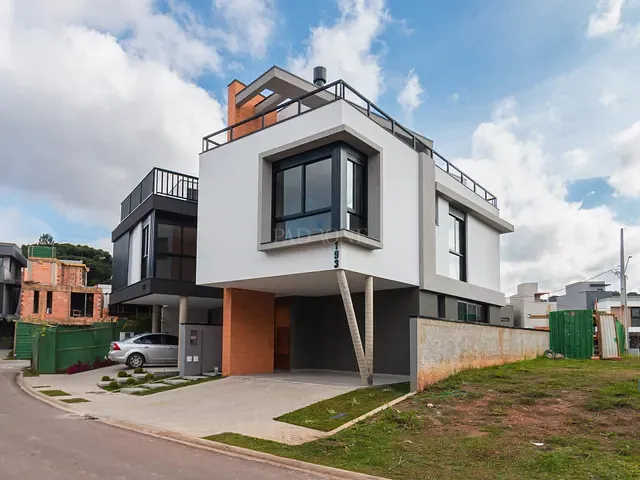 Casa com 167m², à venda, no bairro Santa Cândida em Curitiba