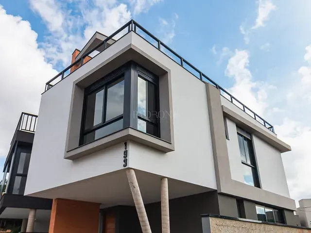 Casa com 167m², à venda, no bairro Santa Cândida em Curitiba