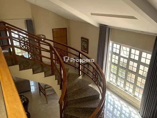 Sobrado com 431m² 6 quartos e 6 banheiros, à venda, no bairro Nova Suiça em Goiânia